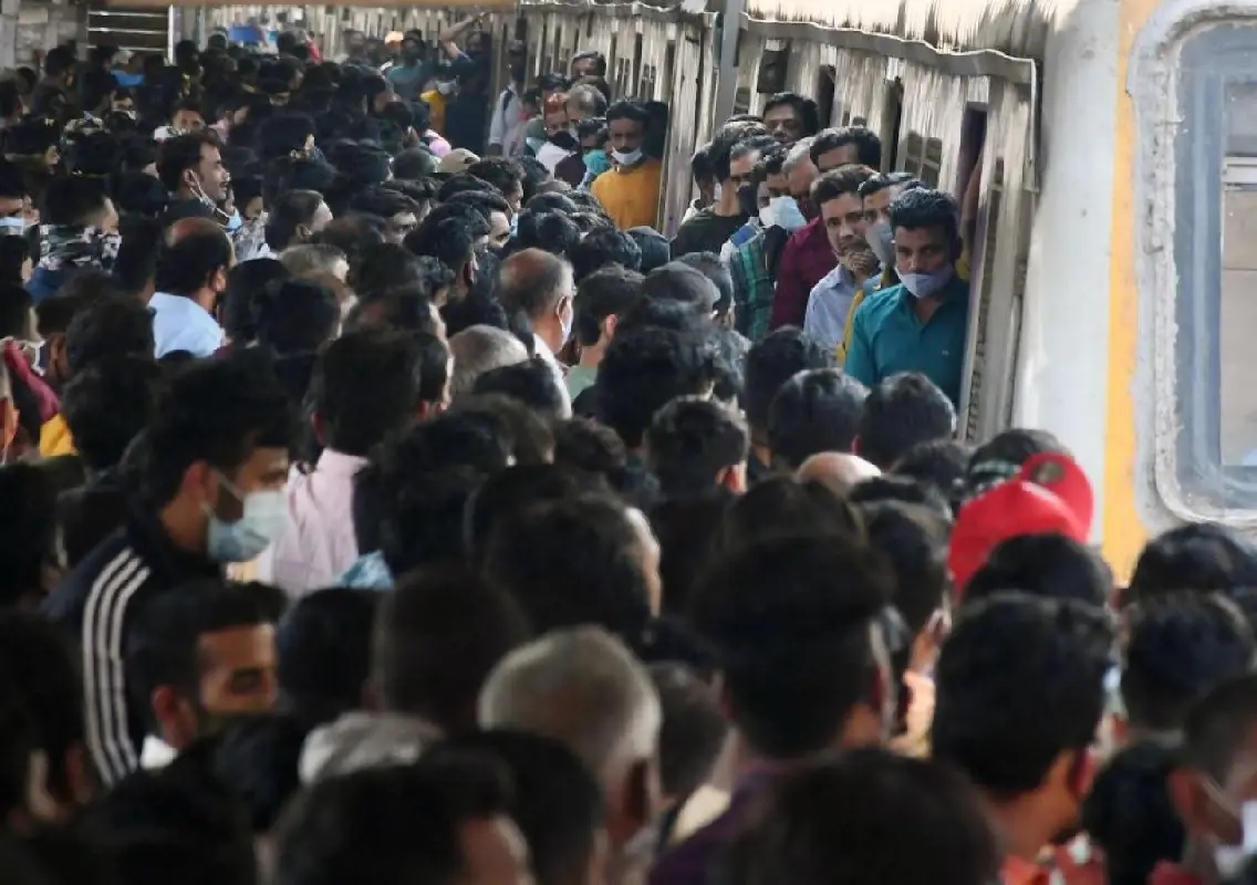 Man heading to funeral dies after fall from crowded local train - News Karnataka