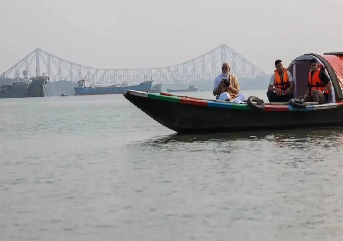 PM Modi shares Hooghly river boat ride video - News Karnataka