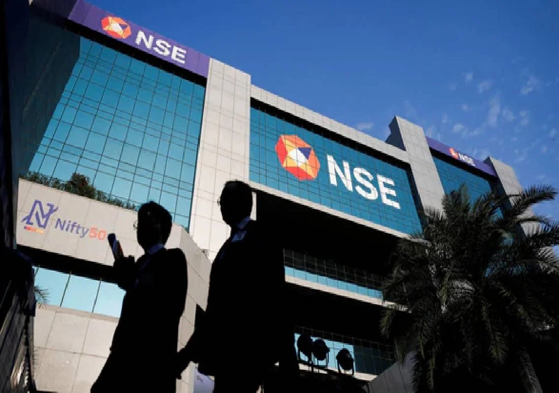 Sensex Nifty flat as bank gains offset oil surge - News Karnataka