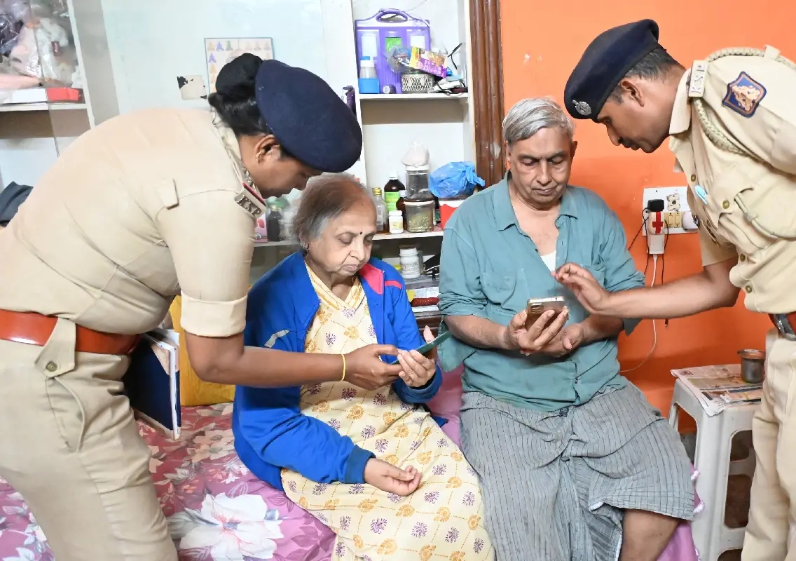 Police step in as lifeline for lonely seniors in Bengaluru - News Karnataka