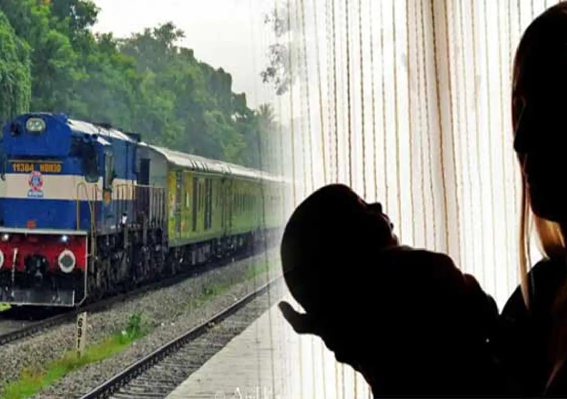 Railway staff help woman deliver baby on moving train - News Karnataka
