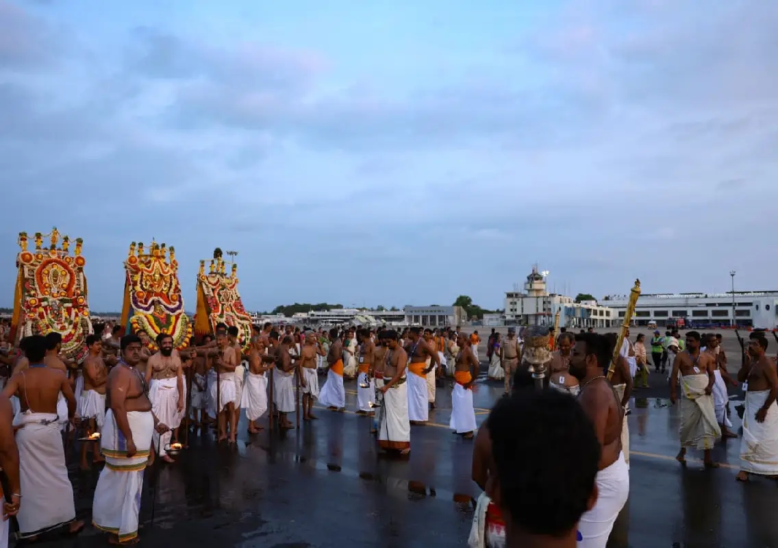 Runway becomes a path of faith at Thiruvananthapuram airport - News Karnataka