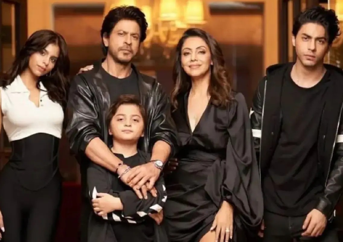 Shah Rukh Khan praised as devoted father by former security chief - News Karnataka