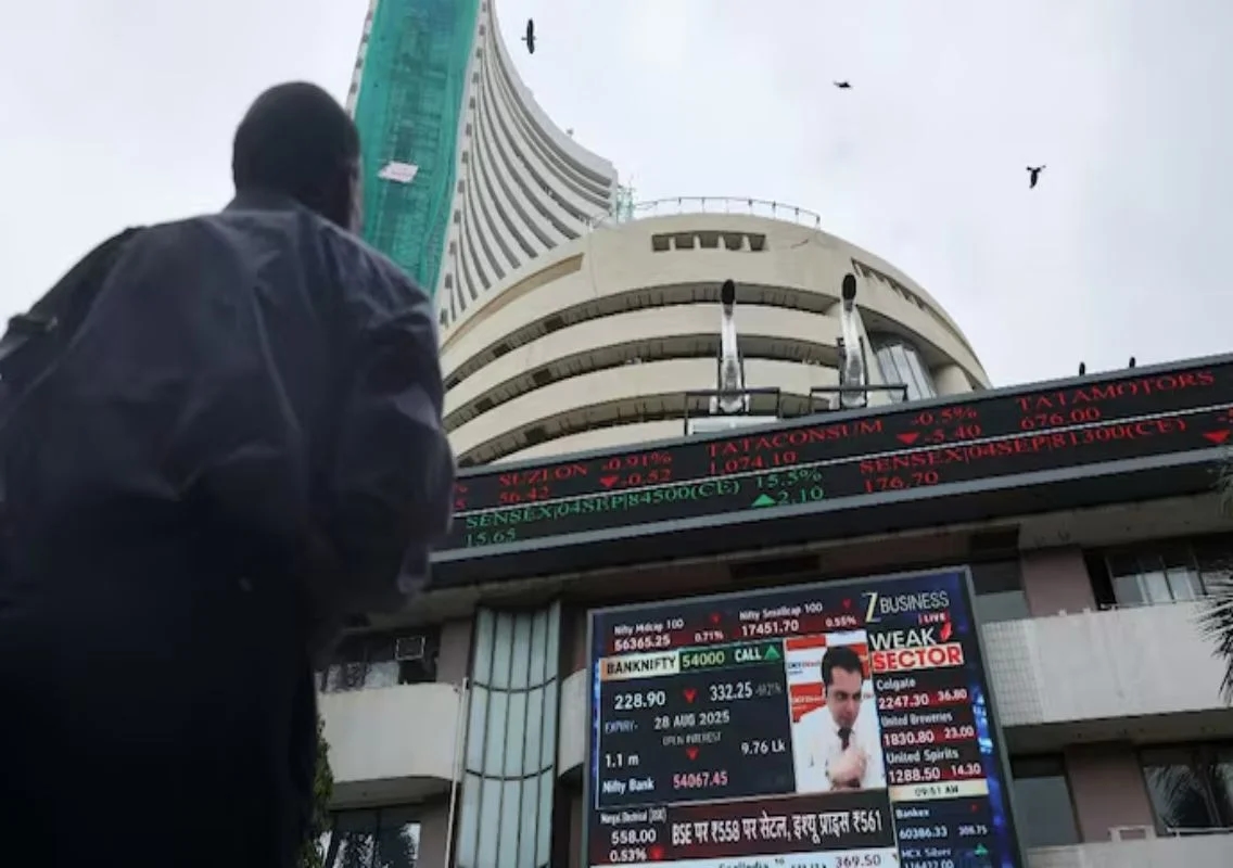 Sensex falls 800 points as crude oil, geopolitics weigh - News Karnataka