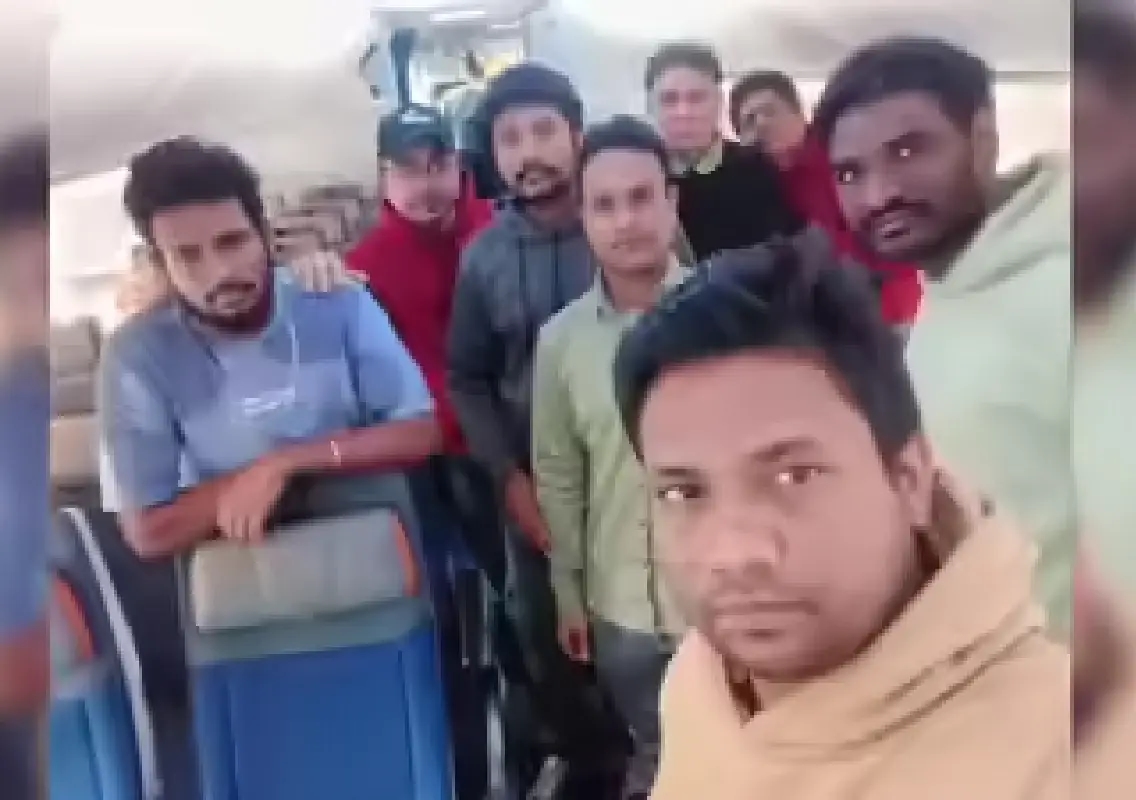 Stranded in war zone, 8 Indian sailors return home after ordeal - News Karnataka