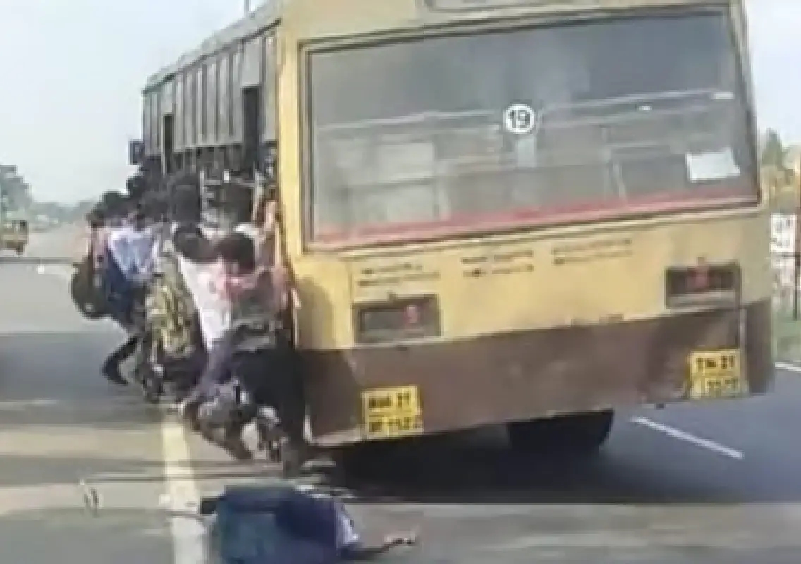 Students fall from moving bus, hospital visit offers support - News Karnataka