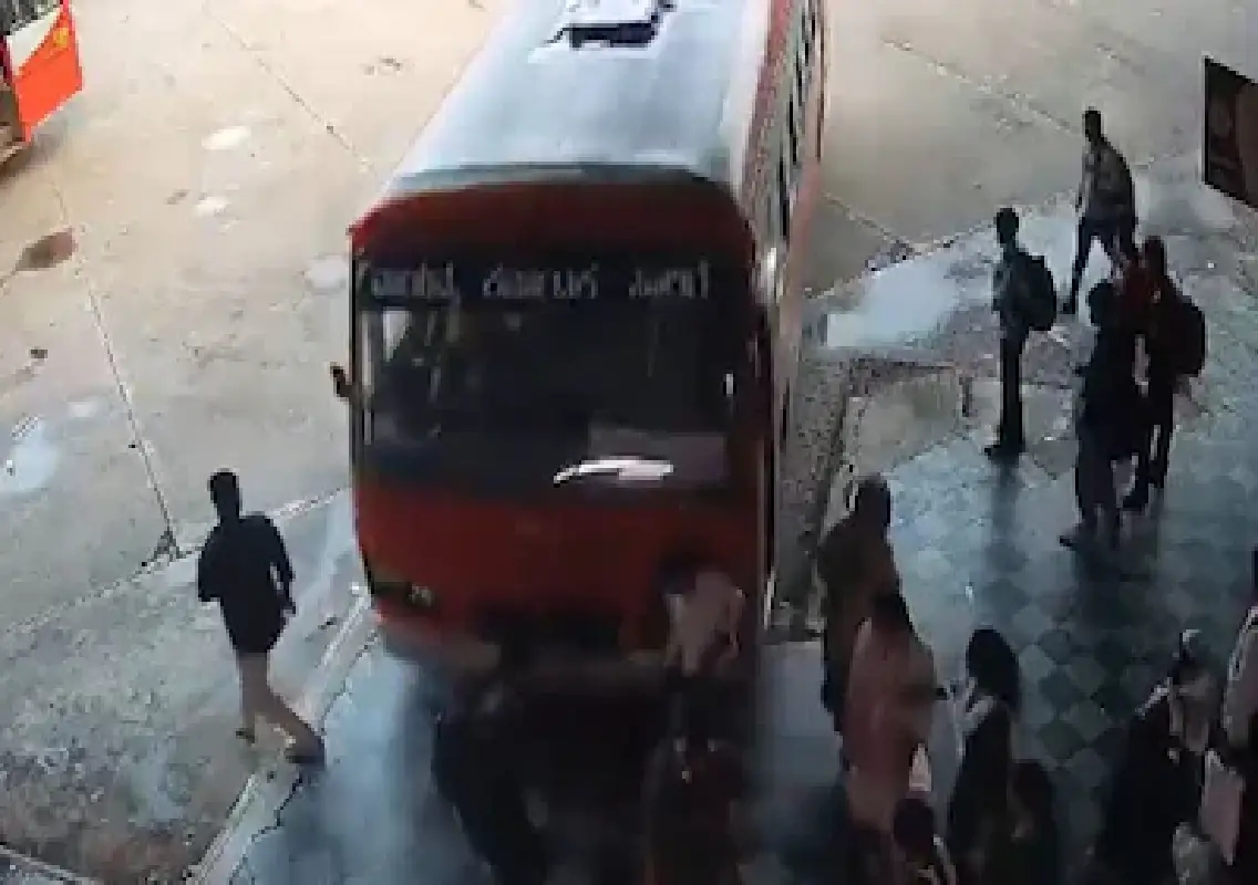 Toddler killed as KSRTC bus rams crowd in Haveri: WATCH - News Karnataka