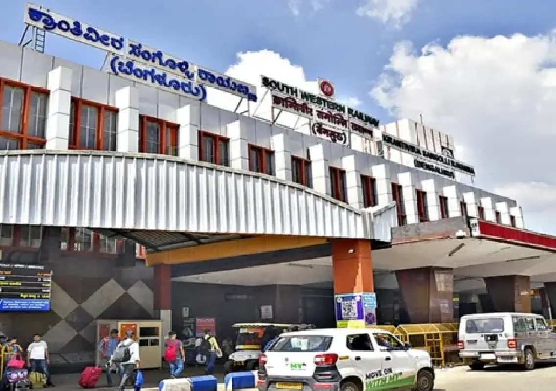 Top railway officer checks security at Bengaluru stations - News Karnataka