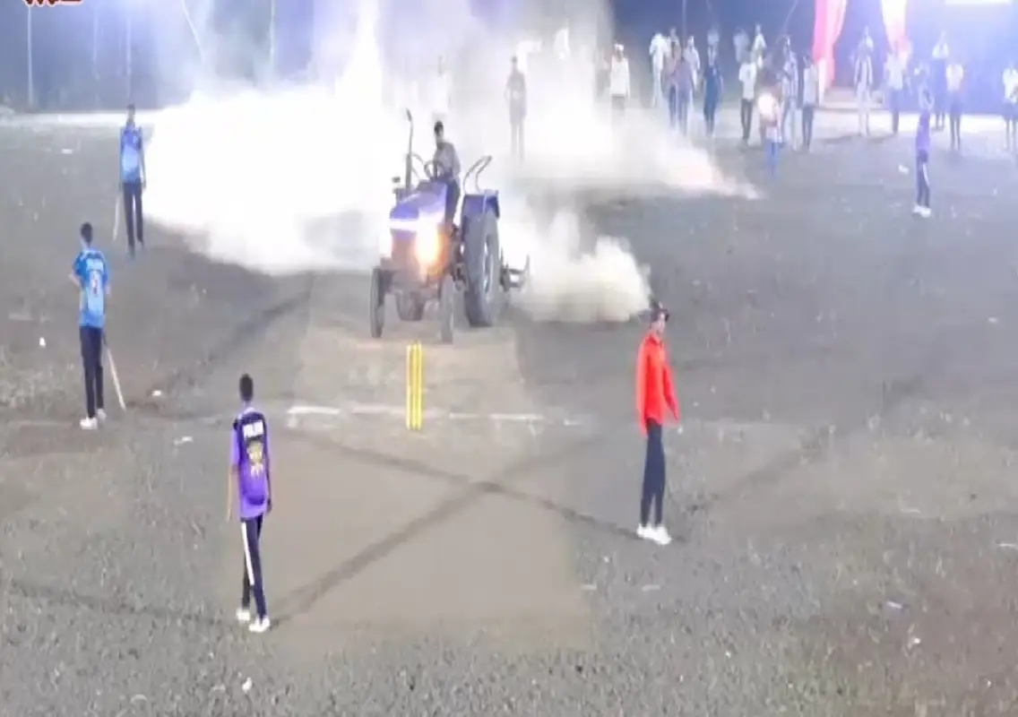 Tractor vandalism halts local cricket match in Jalgaon: Watch - News Karnataka