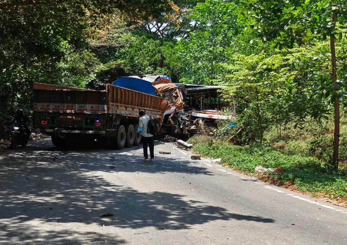 Two drivers critically injured in bus-lorry collision near Gurupura - News Karnataka