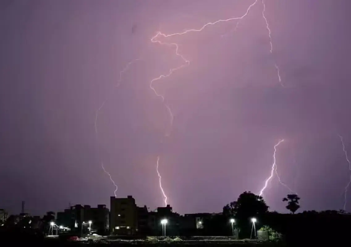 Two women killed in lightning as rain lashes Karnataka - News Karnataka