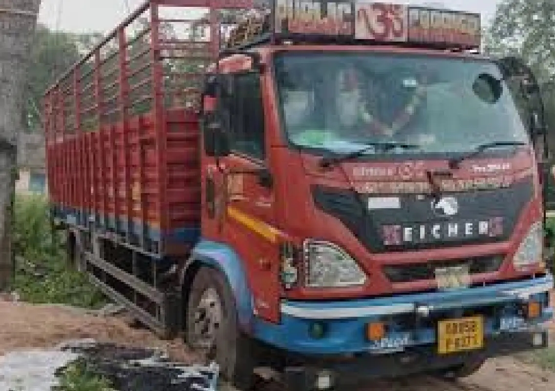 Woman, child killed after iron plates fall from truck - News Karnataka