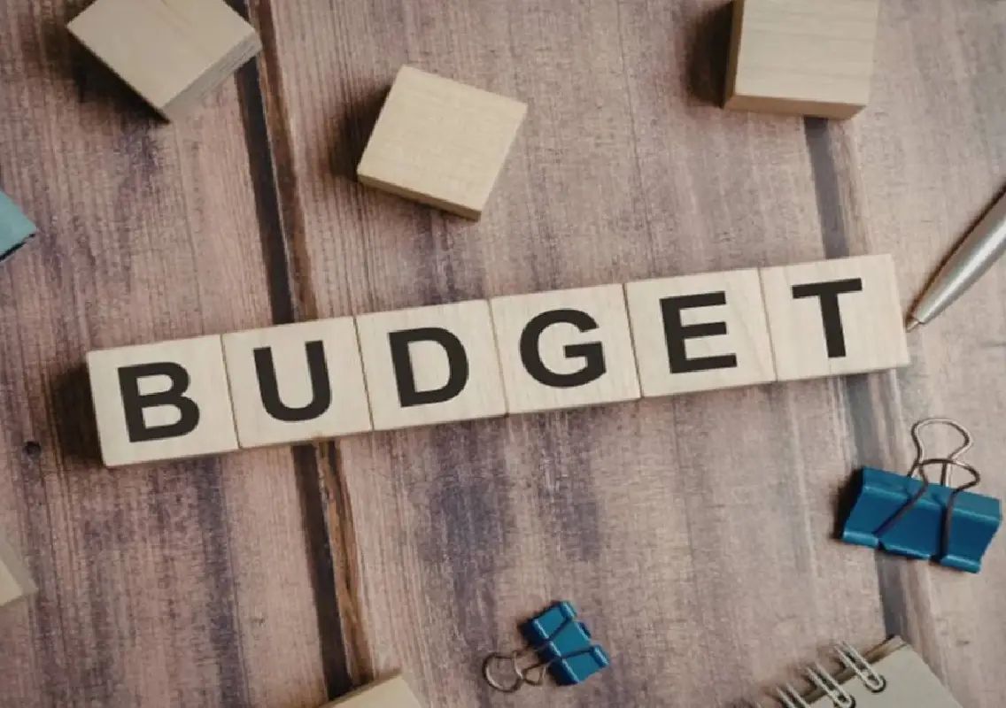 Young Bengaluru worker’s budget sparks cost-of-living debate - News Karnataka
