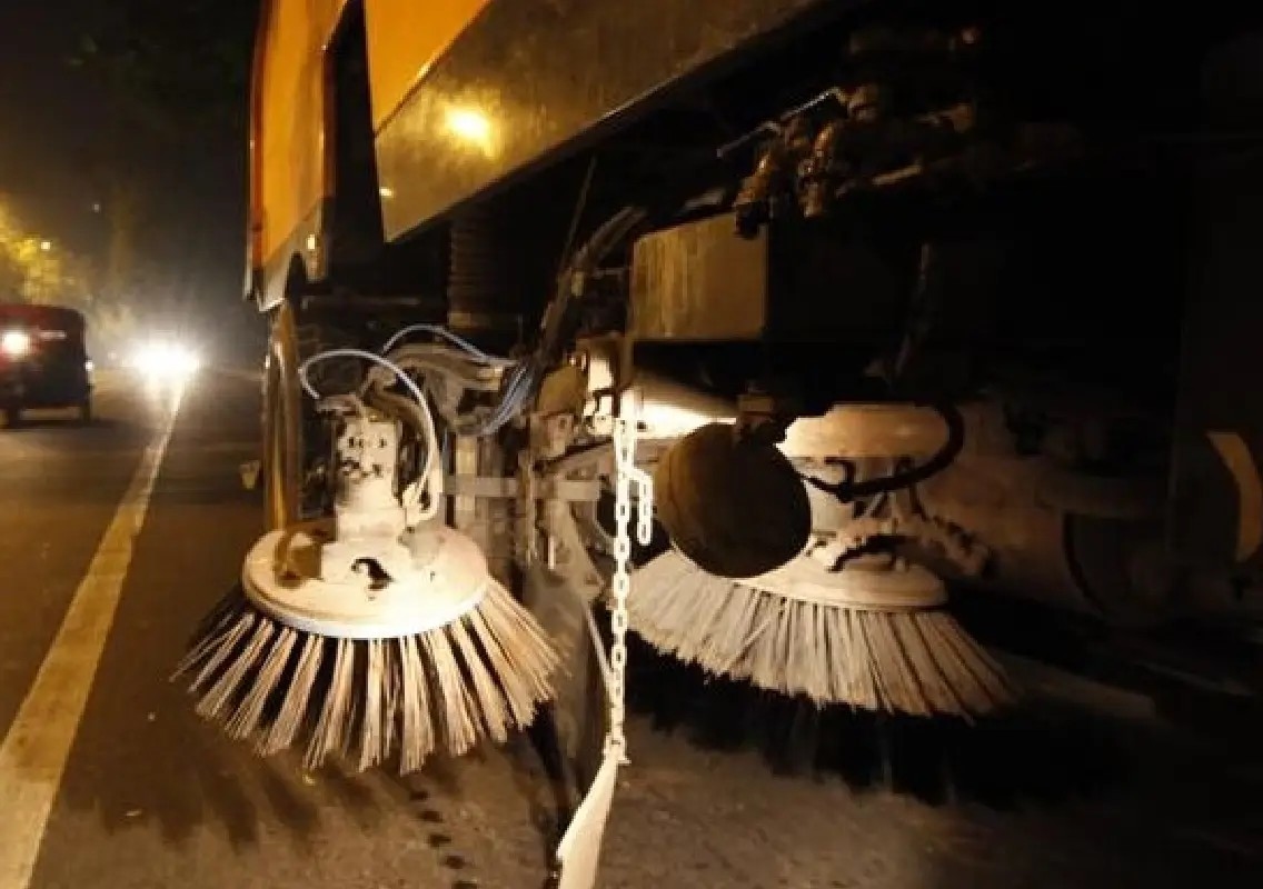 ₹613 crore road sweeper plan struggles as dust woes worsen - News Karnataka