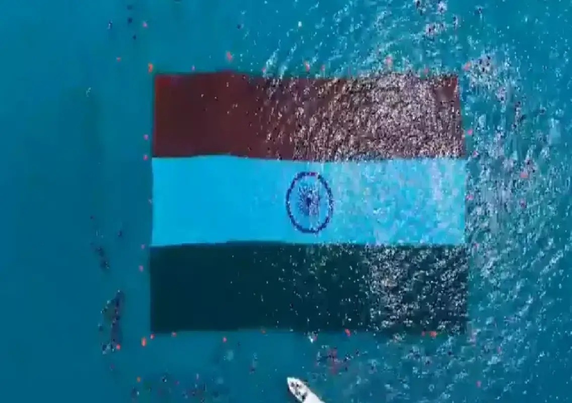 Andaman sets record with largest underwater national flag: WATCH - News Karnataka