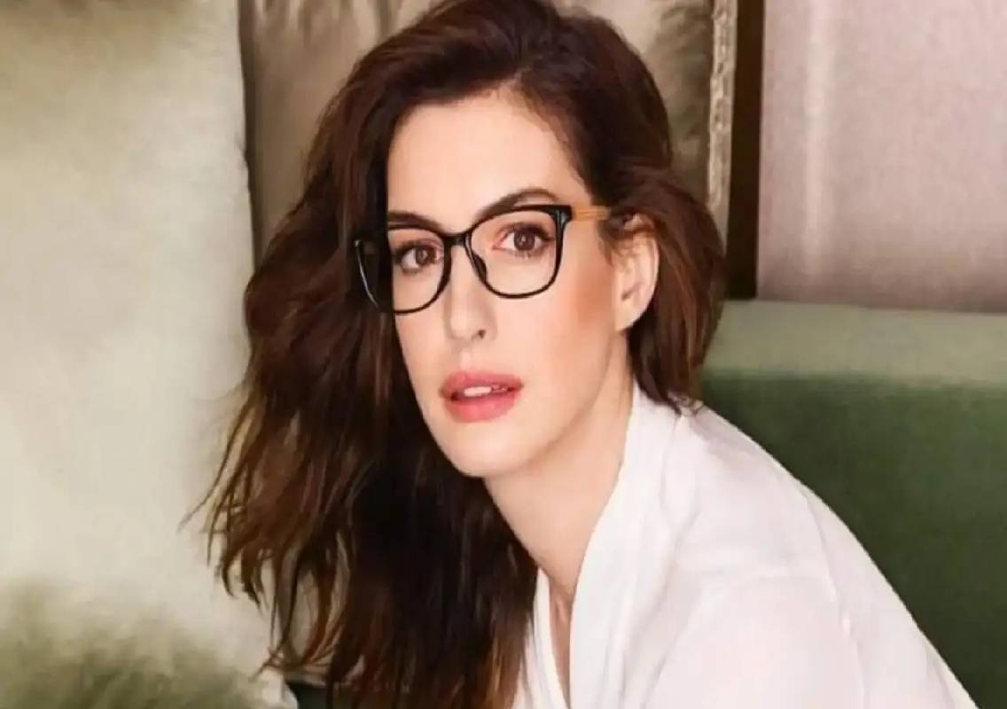 Anne Hathaway reveals 10-year vision loss before surgery - News Karnataka