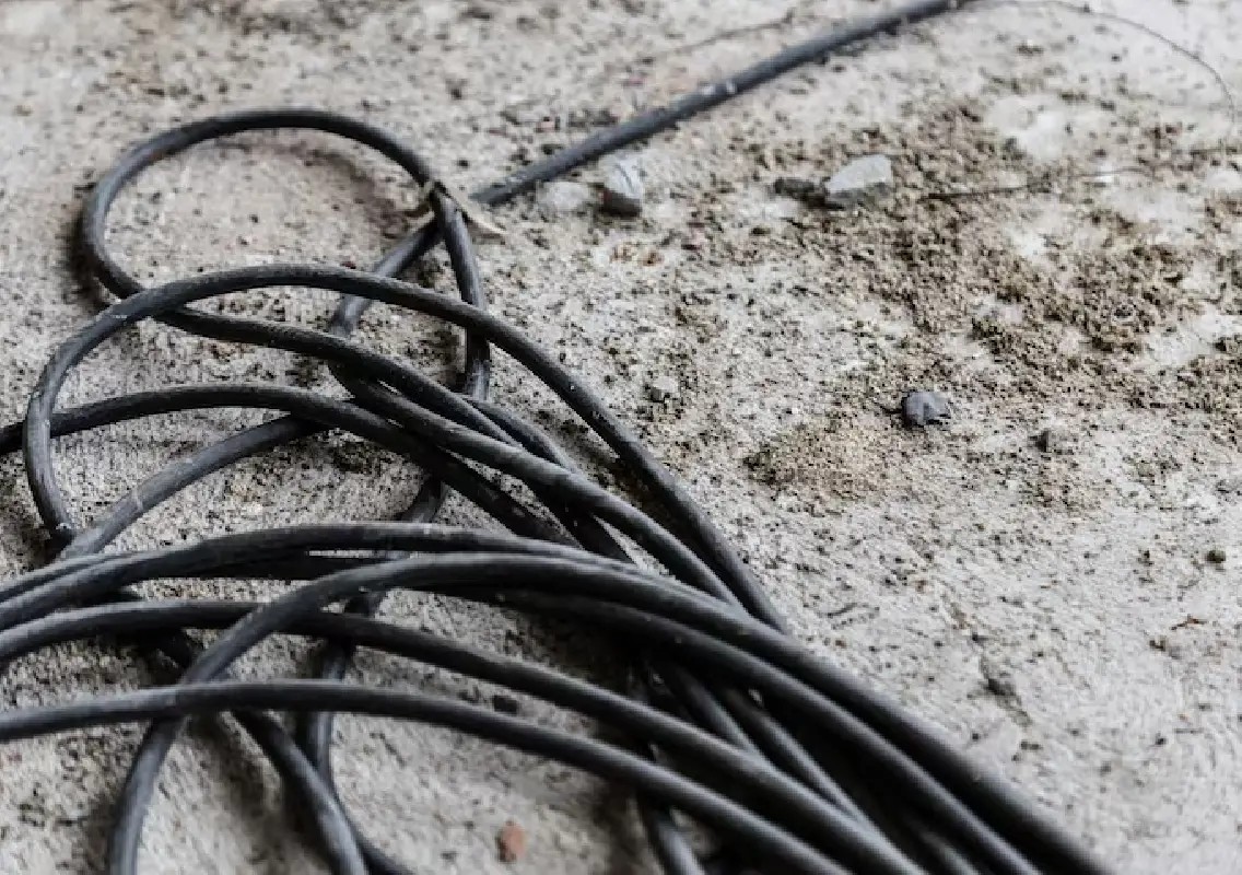 Bengaluru businessman dies after bike hits hanging roadside cable - News Karnataka