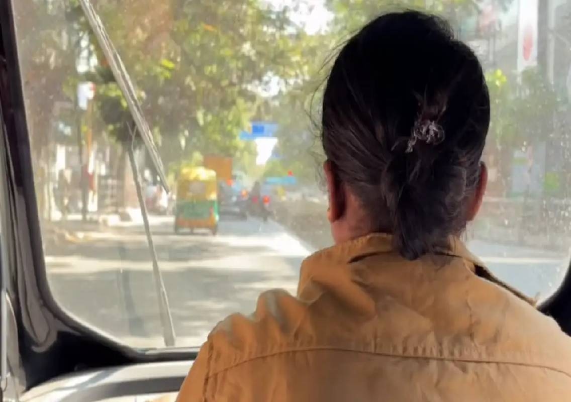 Bengaluru woman auto driver inspires internet - News Karnataka