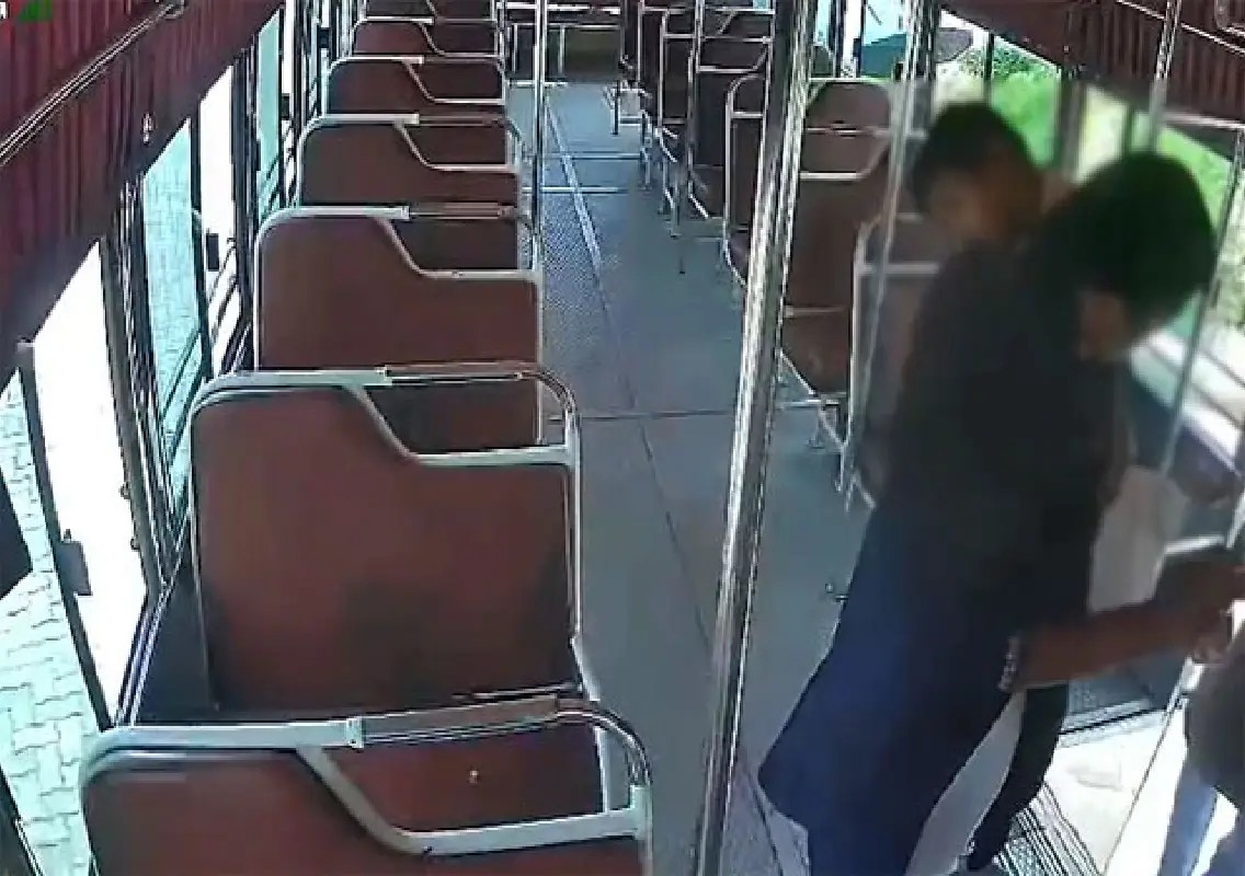 Bus crew hailed for rushing injured mother and child to hospital: WATCH - News Karnataka