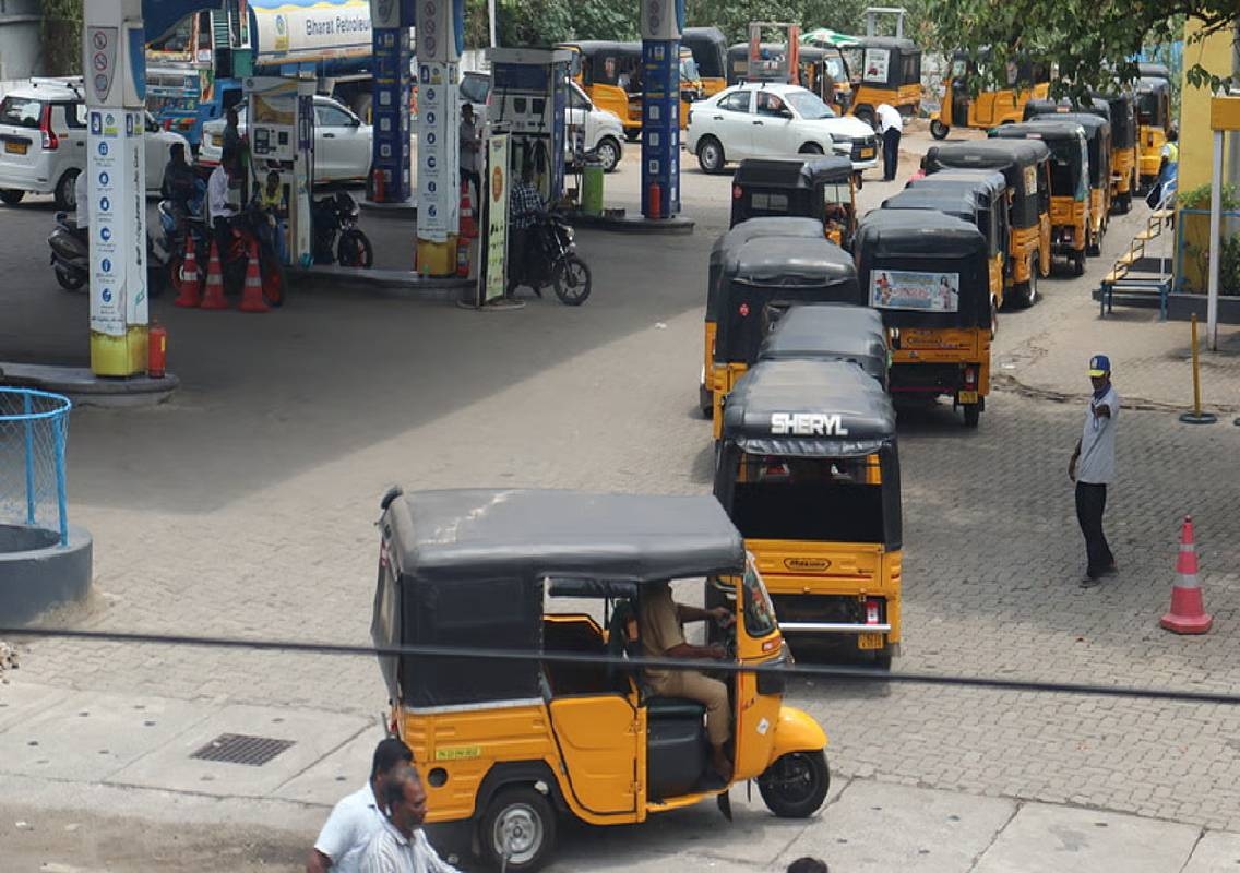 CNG price hiked by Rs 2 per kg in Delhi - News Karnataka