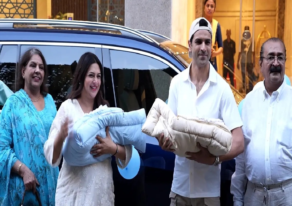 Divyanka Tripathi and Vivek Dahiya make first appearance with twins: WATCH - News Karnataka