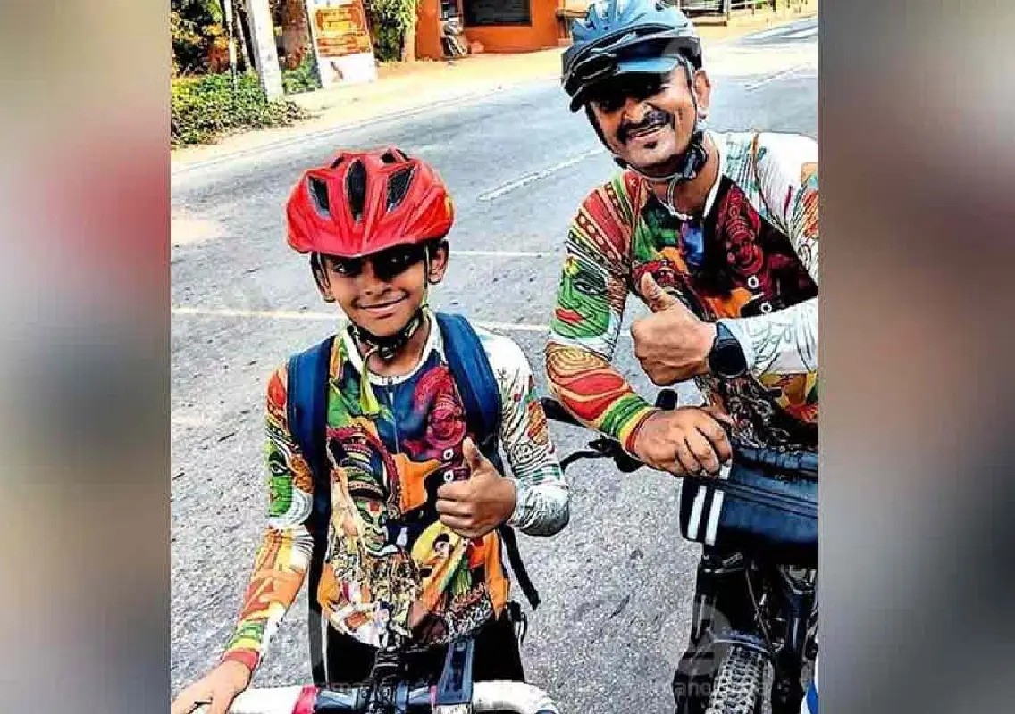 Father-son duo cycles 650 km to Bengaluru, inspires many - News Karnataka