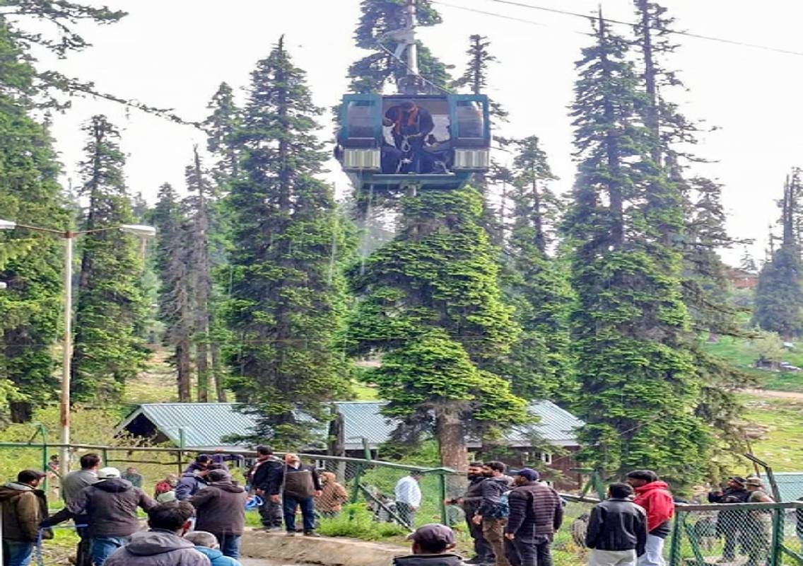 Gulmarg Gondola glitch strands tourists in Kashmir - News Karnataka
