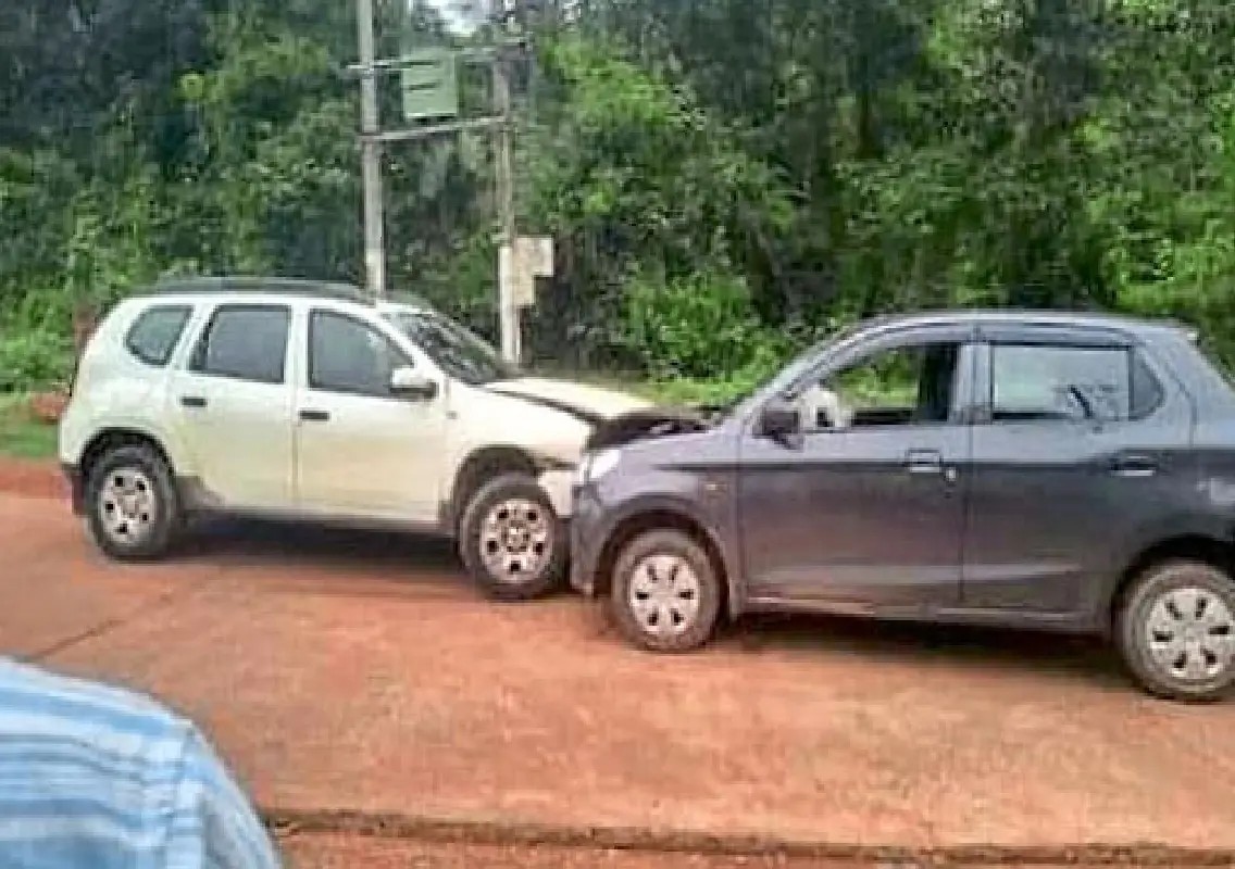 Head-on collision between two cars near Sullia leaves passengers injured - News Karnataka