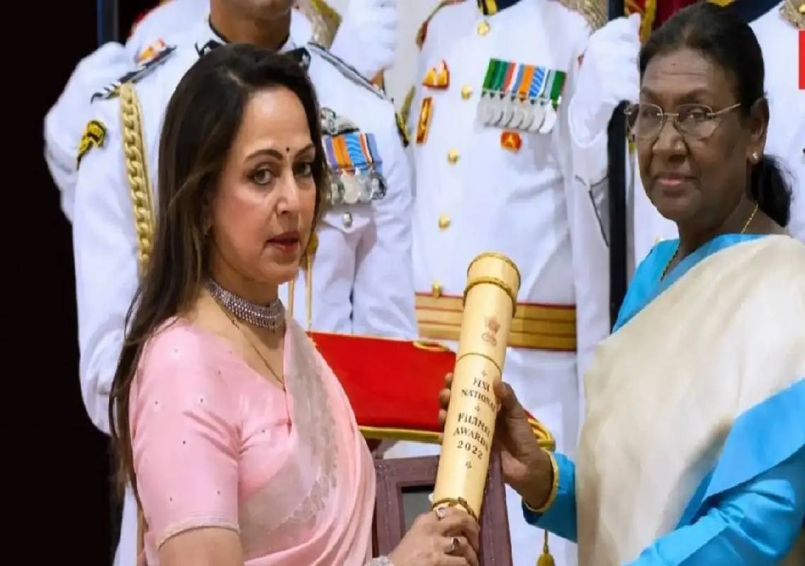 Hema Malini on Dharmendra Padma Vibhushan ceremony - News Karnataka