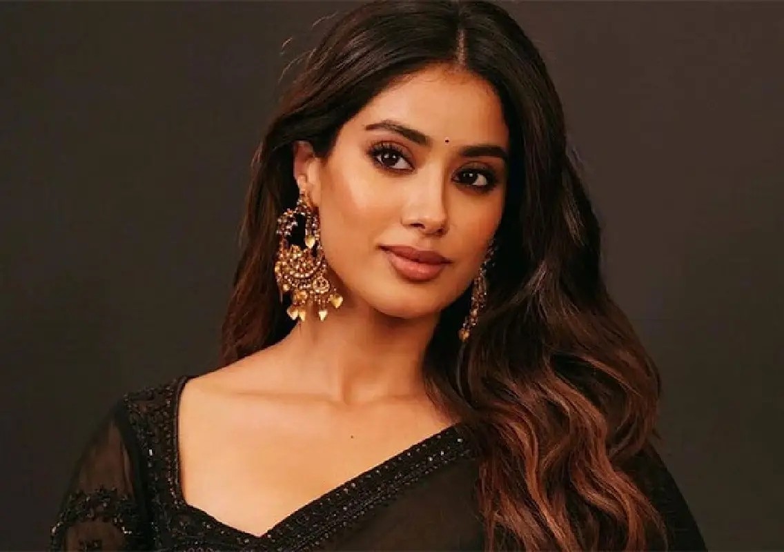 Janhvi Kapoor opens up about her chaotic travel style - News Karnataka