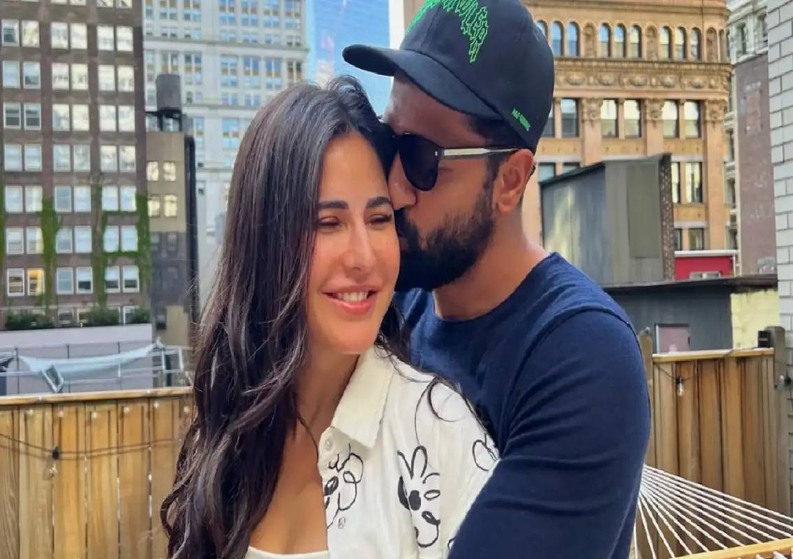 Katrina Kaif, Vicky Kaushal airport baby moment goes viral - News Karnataka