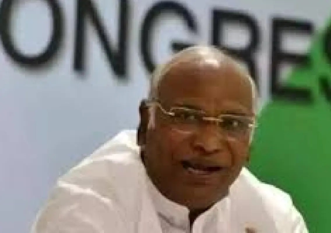 Kharge says leadership decision will be his amid Karnataka buzz - News Karnataka
