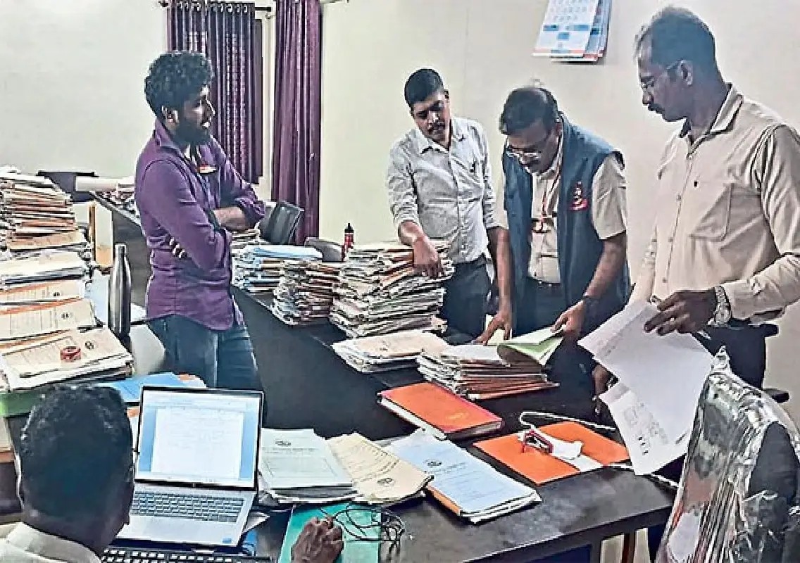 Lokayukta raids UUDA office over pending files - News Karnataka