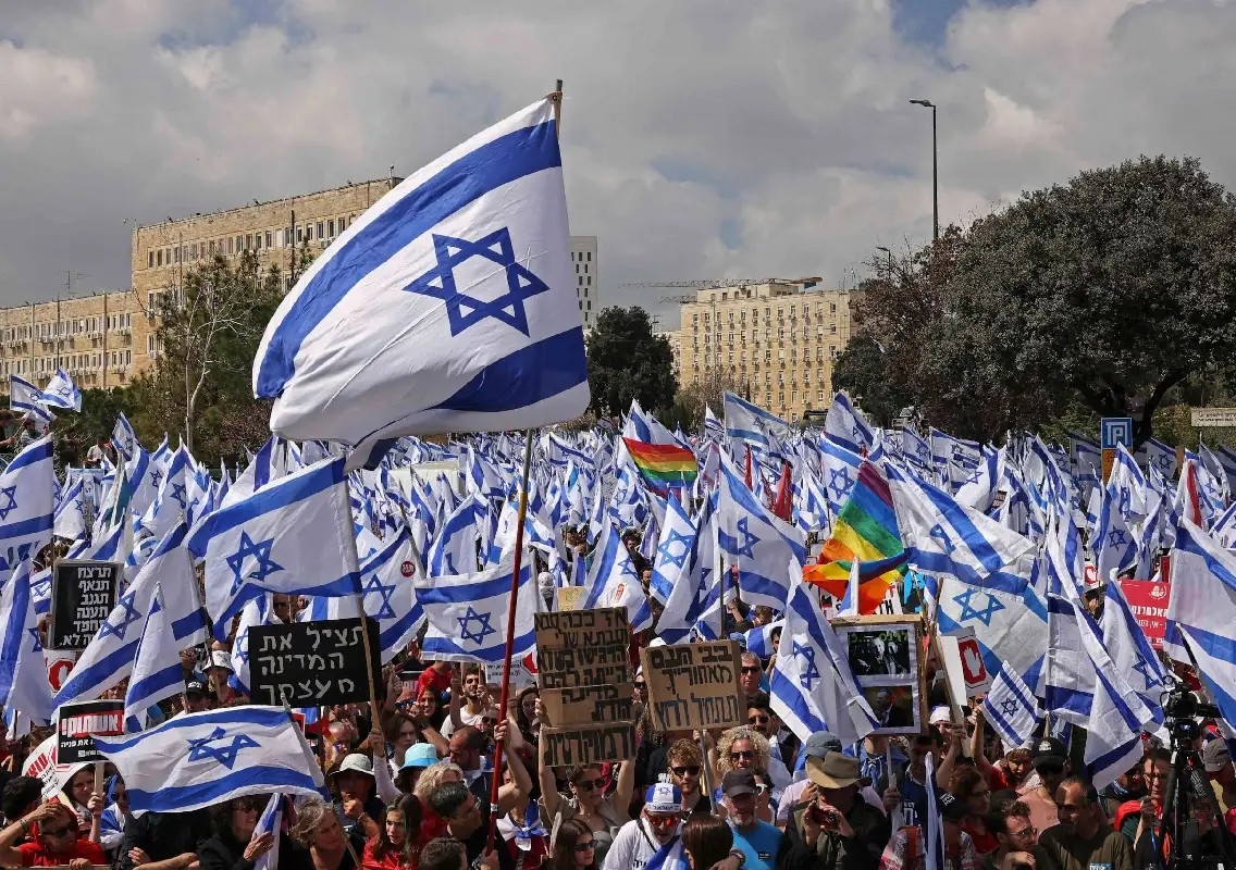 Massive protests erupt against Netanyahu in Tel Aviv - News Karnataka