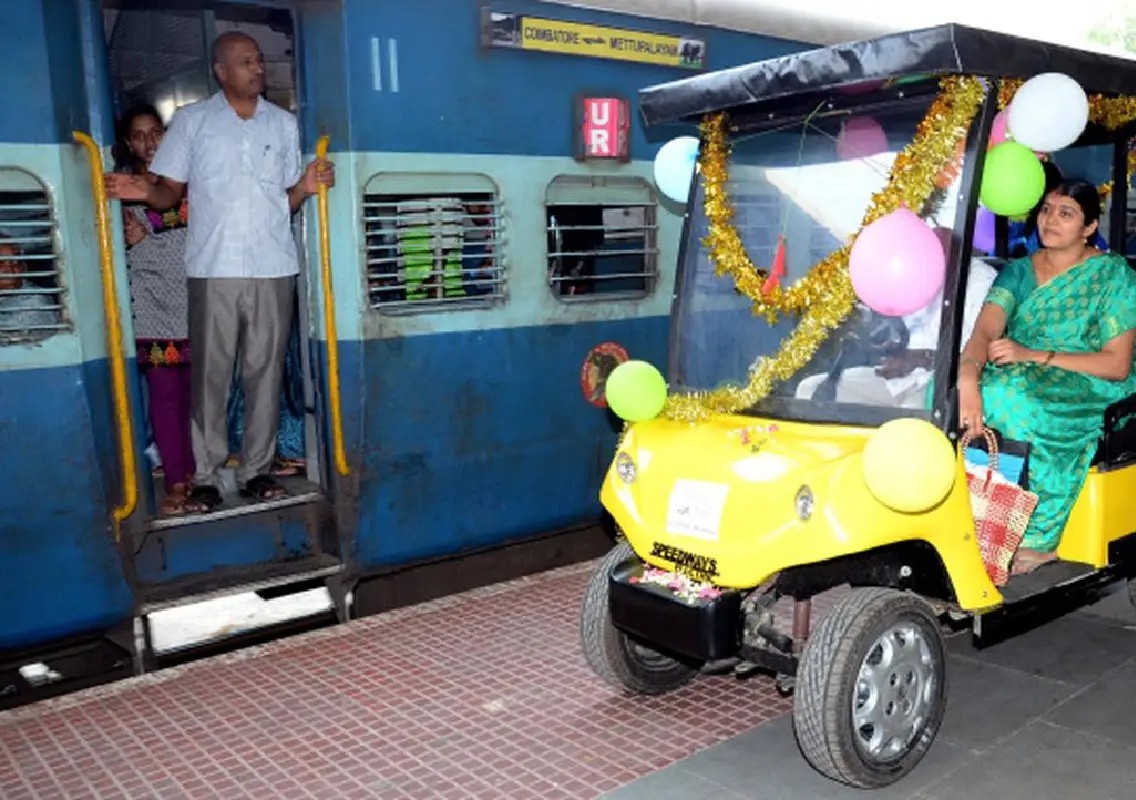 Passengers now get electric buggy rides at railway station - News Karnataka