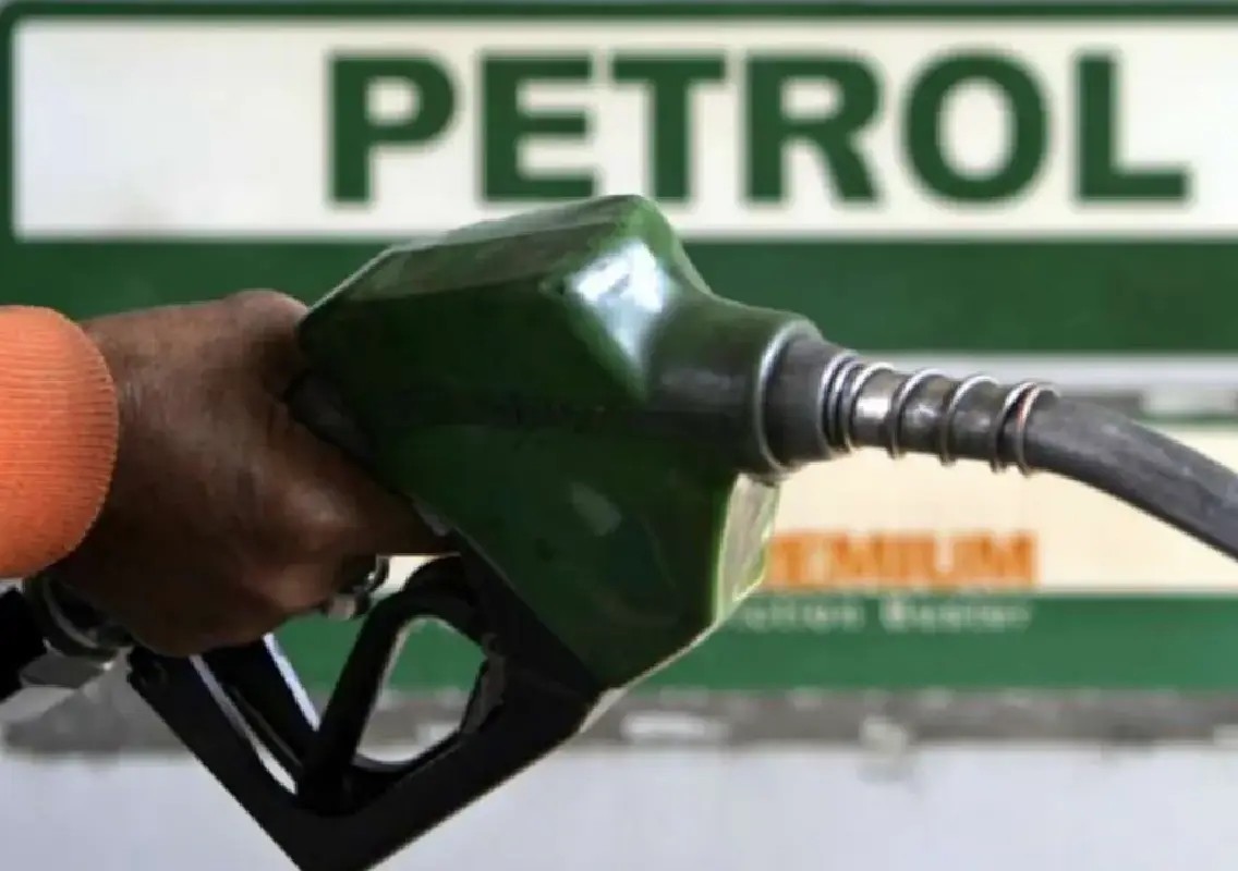 Petrol crosses Rs 100 in Delhi after fresh fuel price hike - News Karnataka