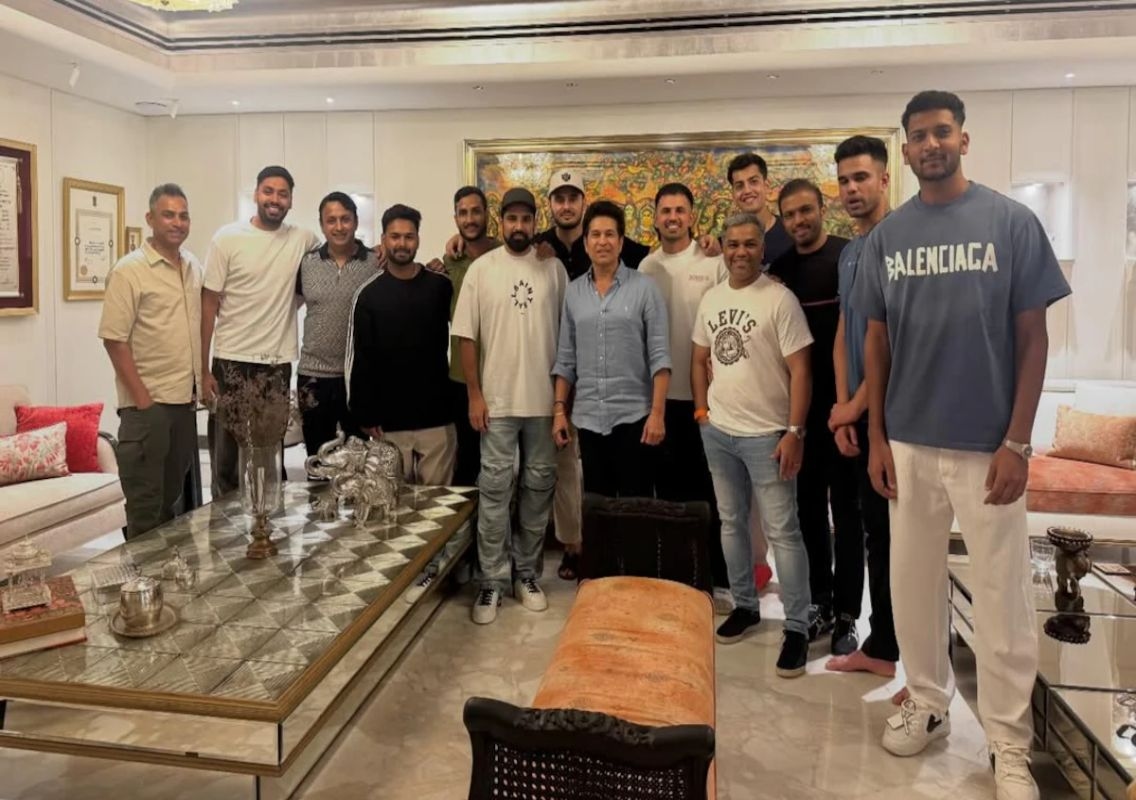 Sachin hosts LSG ahead of MI clash, photos go viral - News Karnataka