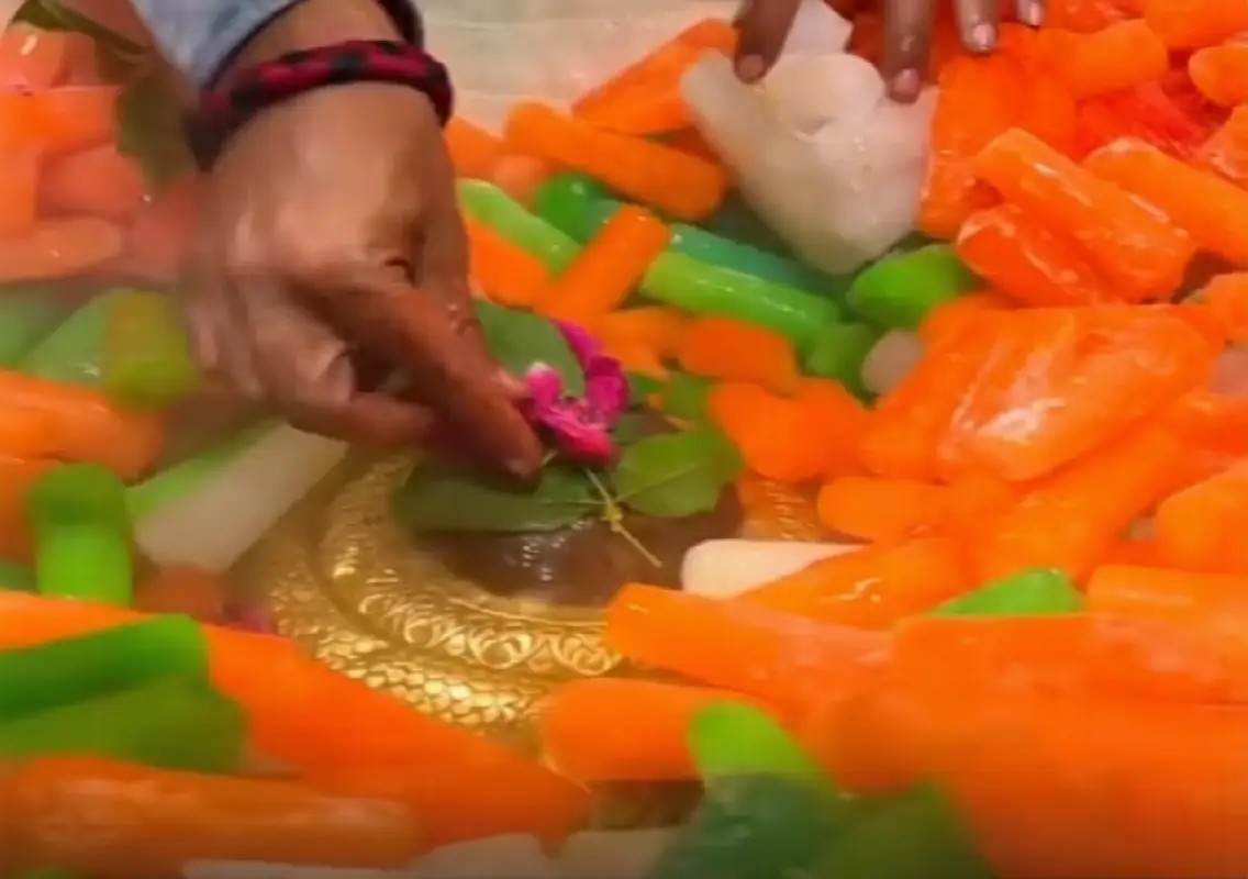 Siddhnath Temple’s Barfani Shringar draws devotees’ attention: WATCH - News Karnataka
