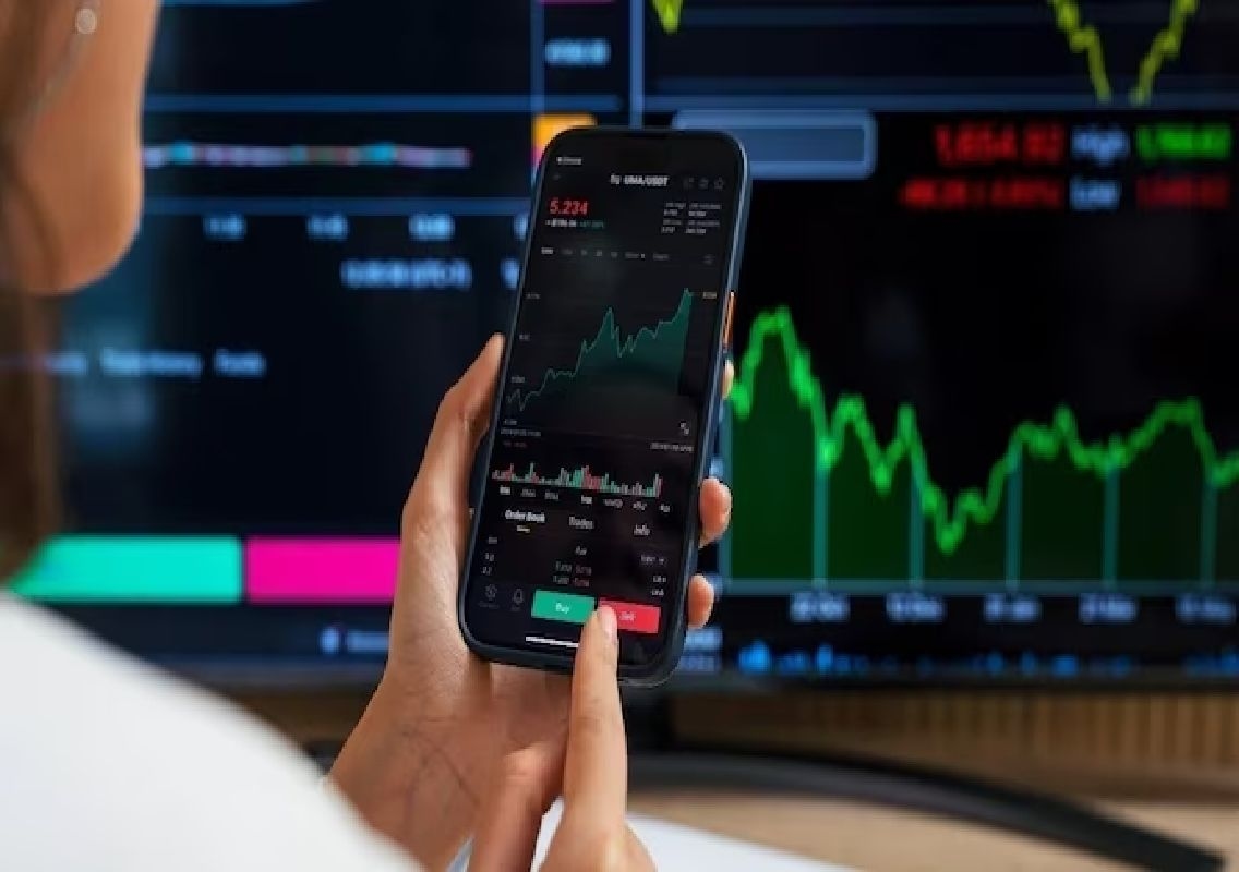 Sensex falls 142 pts, Nifty flat amid mixed trends - News Karnataka