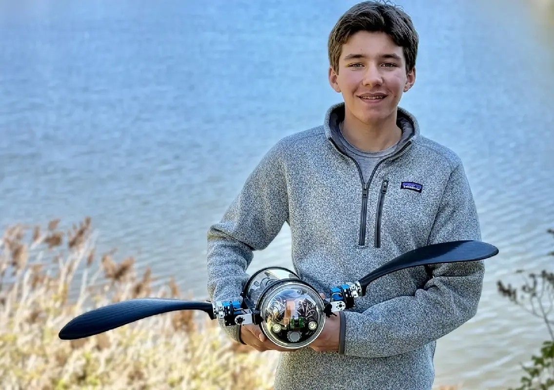 Teen builds turtle robot that helps protect oceans - News Karnataka