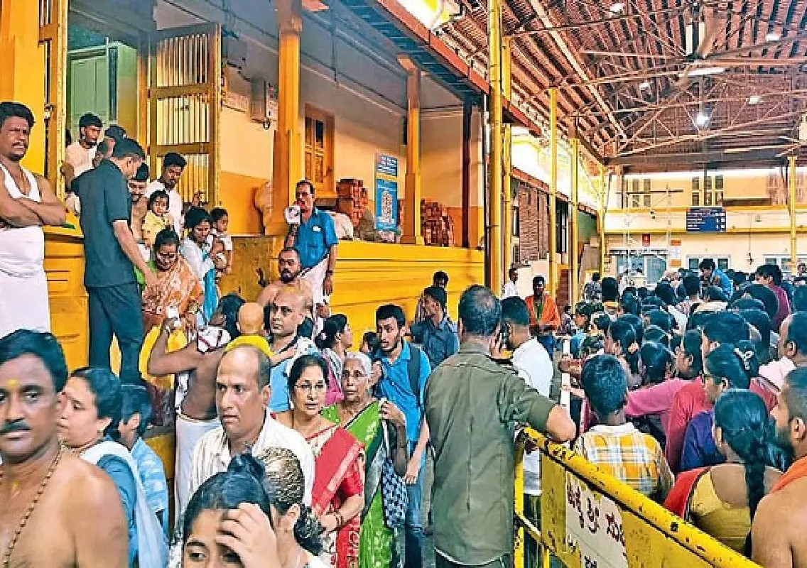 Thousands of devotees visit shrine on Shuddha Shashti - News Karnataka