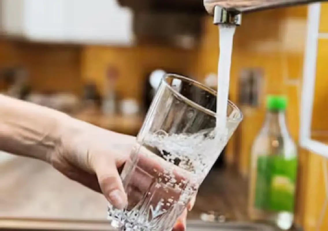 Viral post claims workers drank bathroom tap water - News Karnataka
