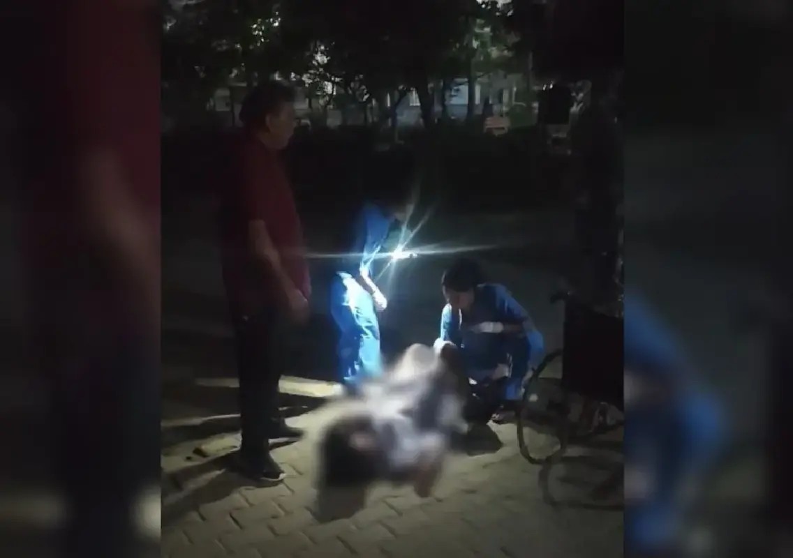 Woman delivers baby in hospital parking area after gate found locked - News Karnataka