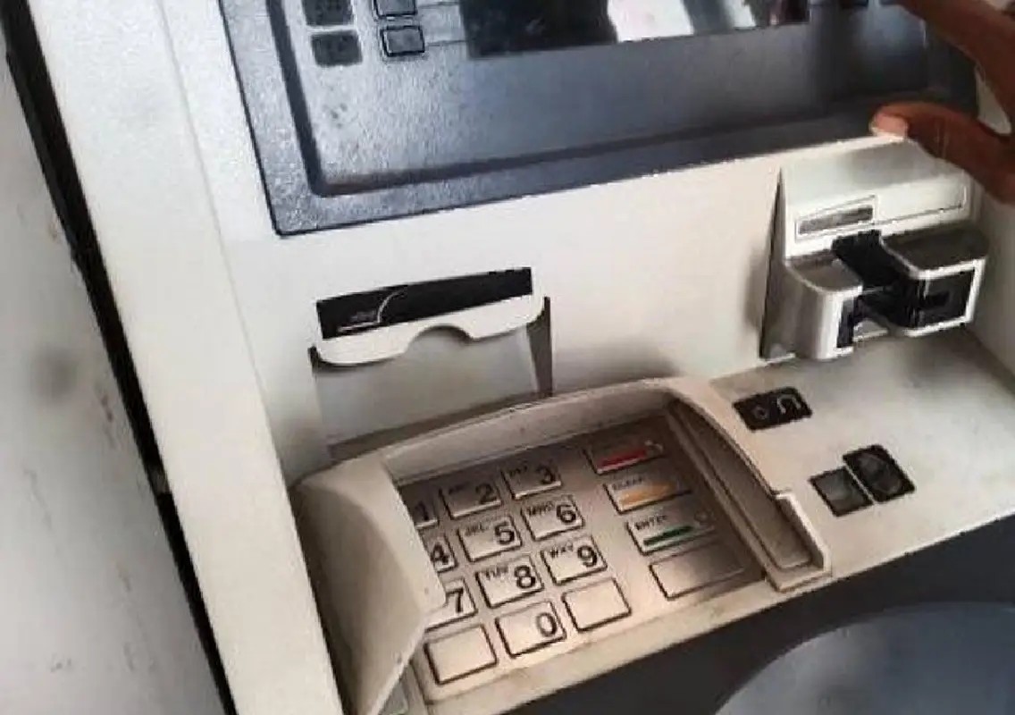 Woman tricks garment worker, escapes with cash and cards - News Karnataka
