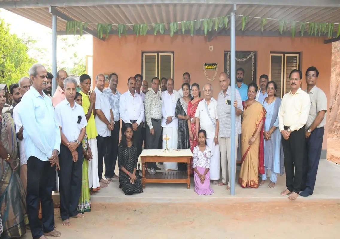 Yakshagana Kalaranga hands over 95th house to student - News Karnataka