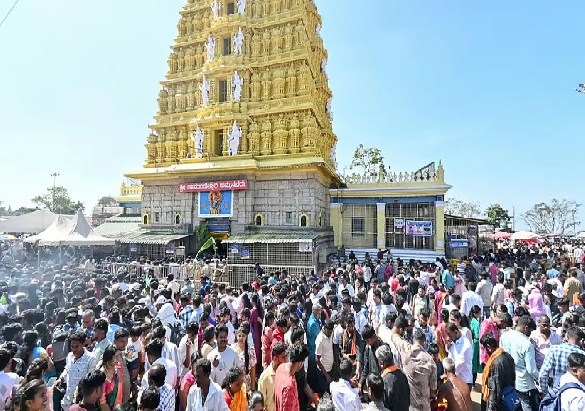₹50 special entry ticket restored at Chamundeshwari temple - News Karnataka
