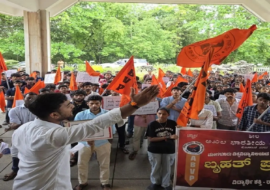 ABVP lays siege to Mangalore University, demands VC's resignation: WATCH - News Karnataka