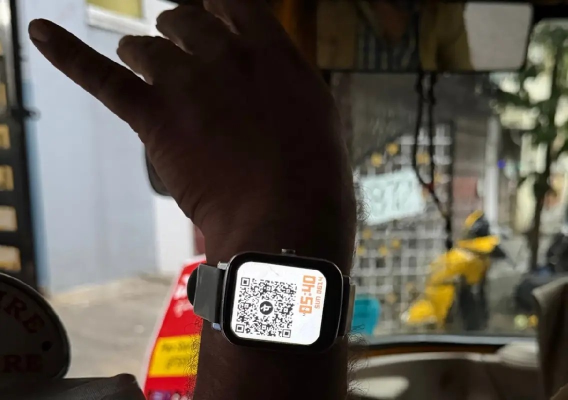 Auto driver's smartwatch QR code sparks ‘Peak Bengaluru' reactions - News Karnataka