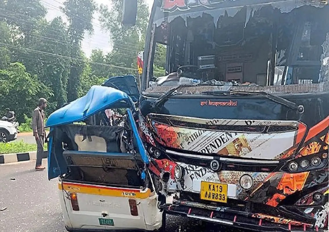 Auto-rickshaw driver injured in head-on collision with bus near Karkala - News Karnataka