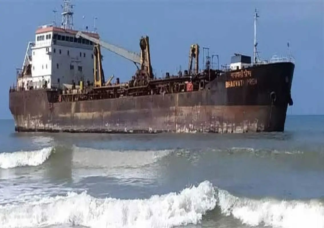 Bhagavati Prem dredger removed from Surathkal beach after years: WATCH - News Karnataka